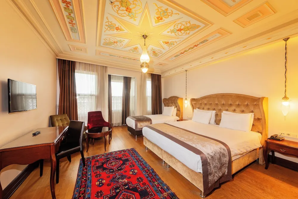Deluxe Üç Kişilik Oda
