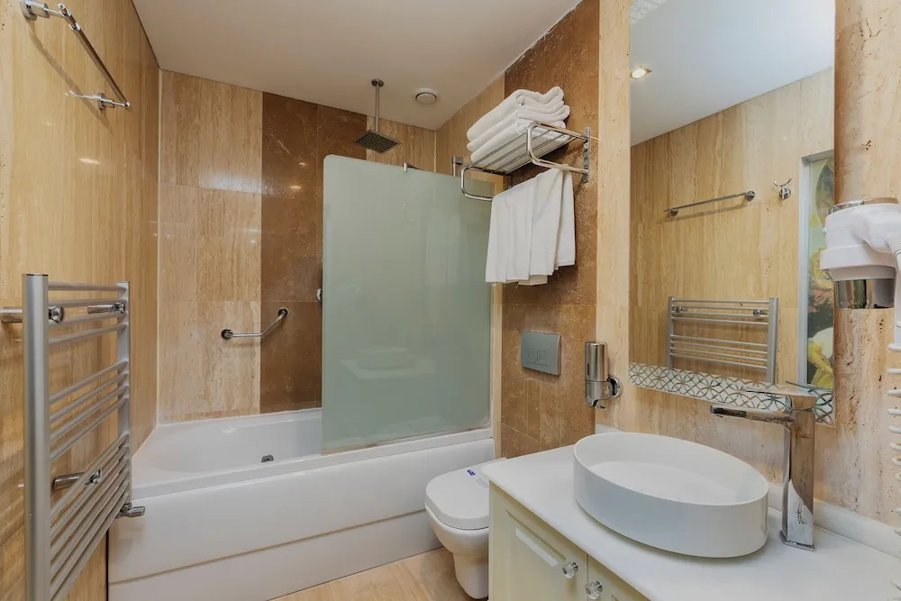Deluxe Üç Kişilik Oda