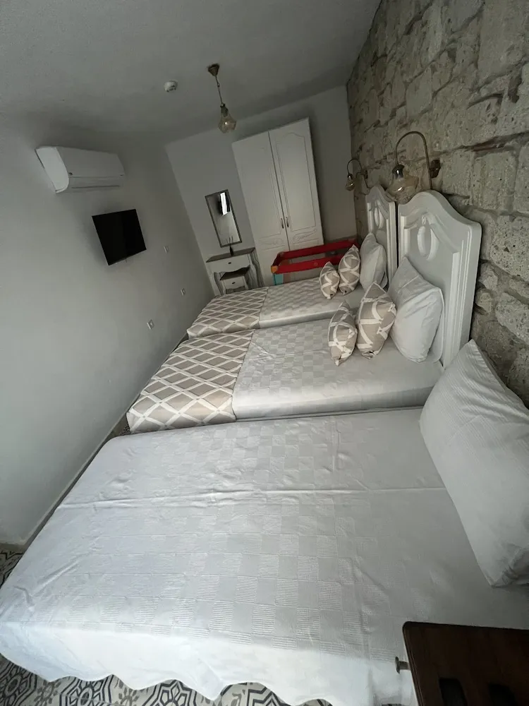 Deluxe Tek Büyük veya İki Ayrı Yataklı Oda, Havuz Manzaralı