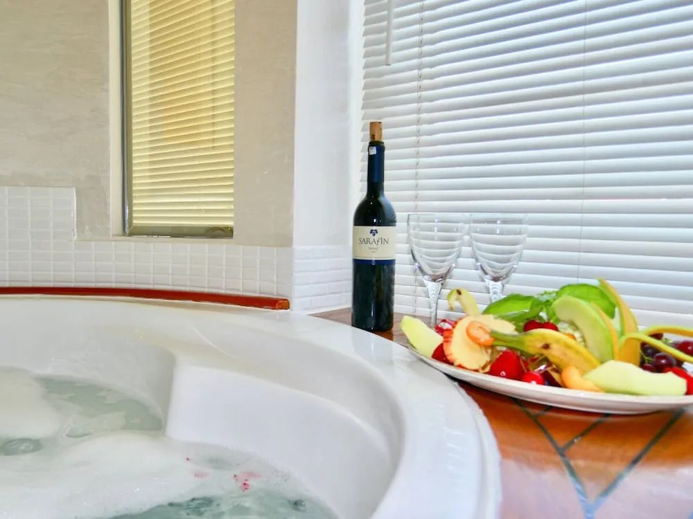 Honeymoon Süit, Sigara İçilmez, Sıcak Su Küveti