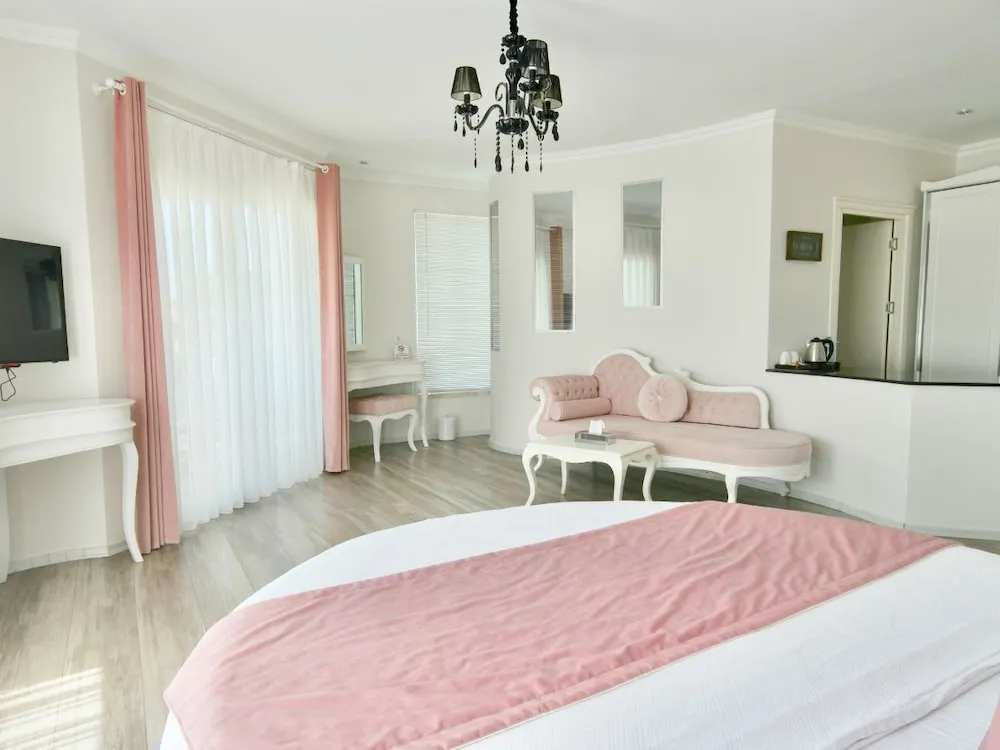 Honeymoon Süit, Sigara İçilmez, Sıcak Su Küveti
