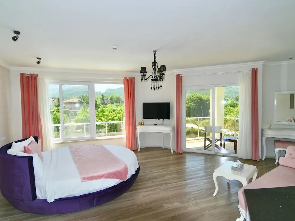 Honeymoon Süit, Sigara İçilmez, Sıcak Su Küveti