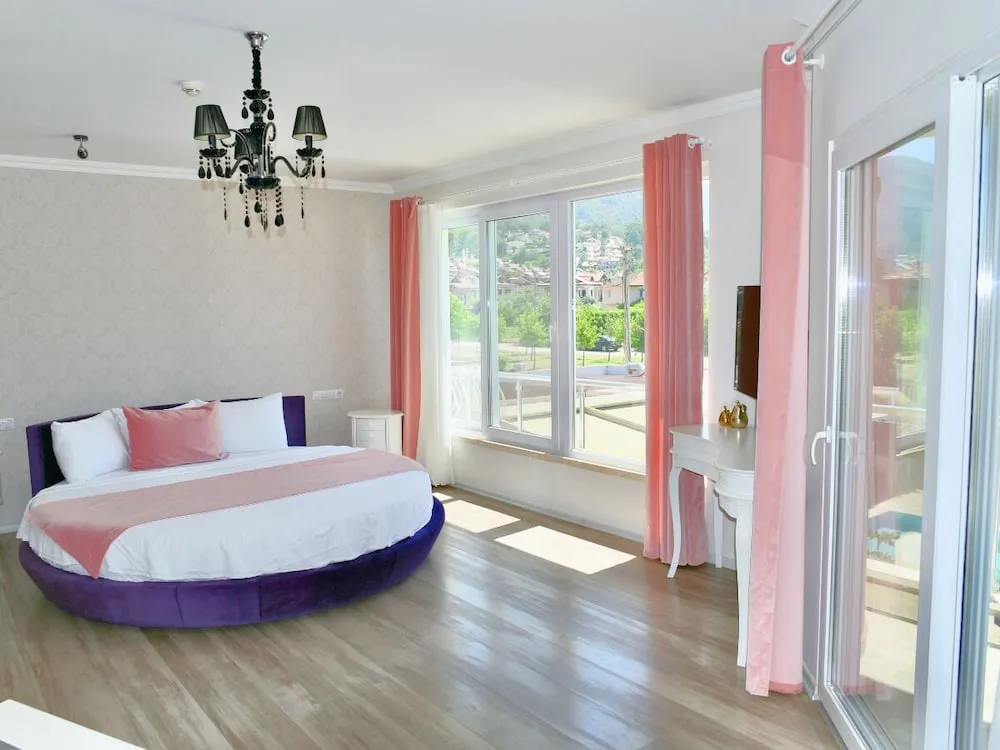 Honeymoon Süit, Sigara İçilmez, Sıcak Su Küveti