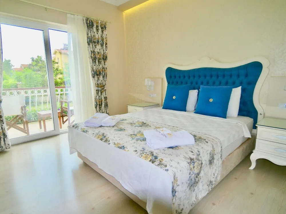 Standard Oda, 1 Büyük (Queen) Boy Yatak, Sigara İçilmez, Balkon