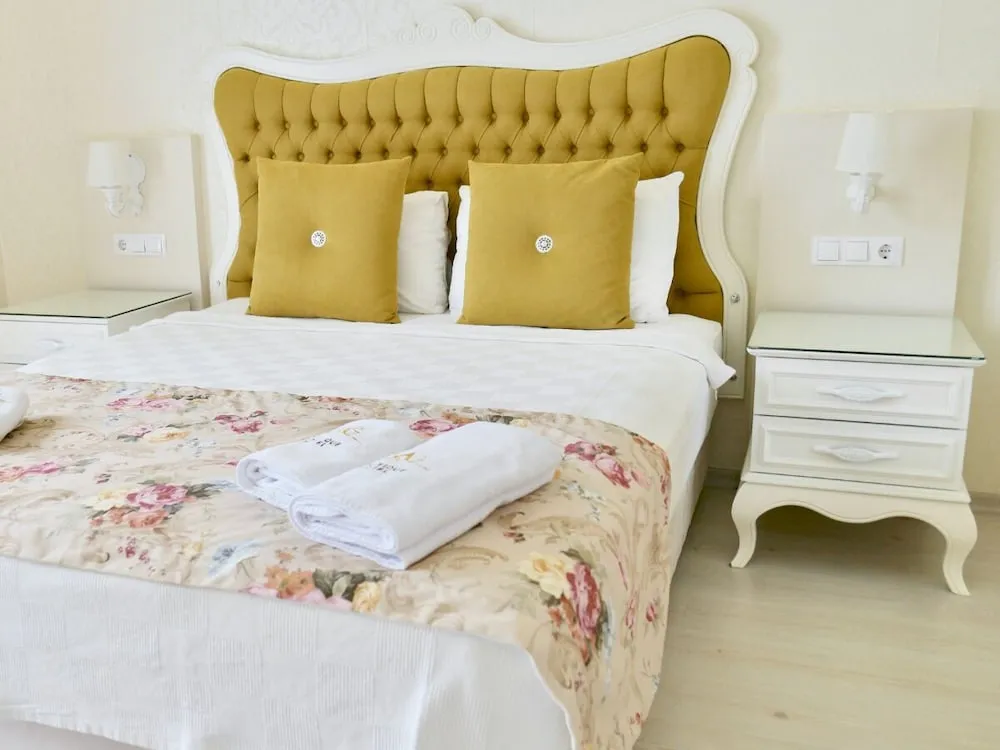 Standard Oda, 1 Büyük (Queen) Boy Yatak, Sigara İçilmez, Balkon