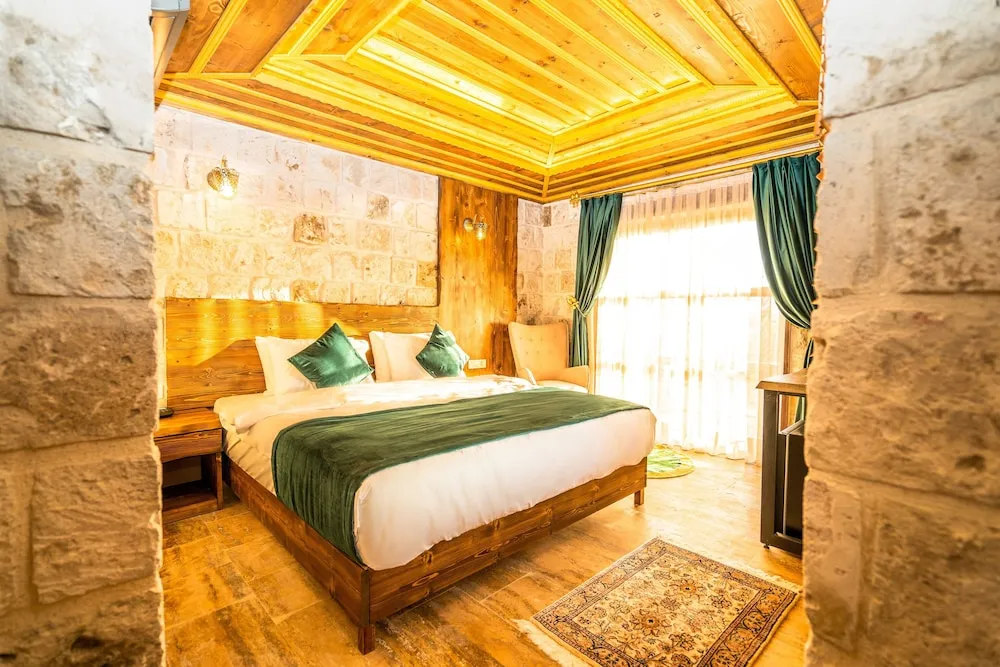 Premium Tek Büyük Yataklı Oda