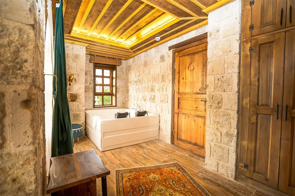 Premium Tek Büyük Yataklı Oda