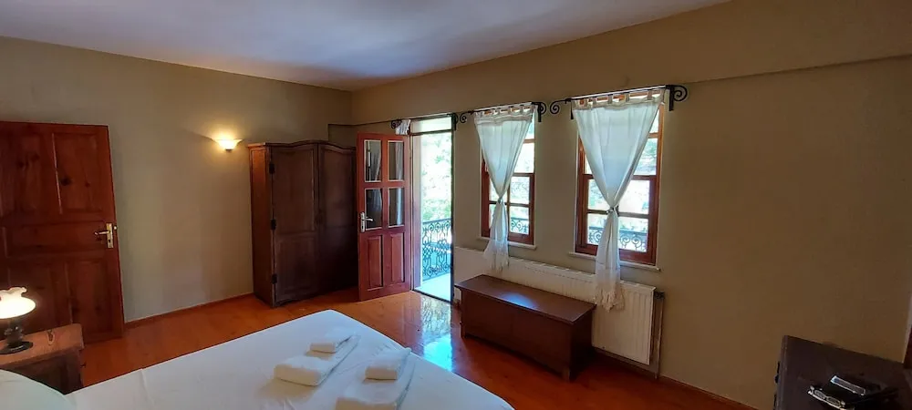 Comfort Tek Büyük veya İki Ayrı Yataklı Oda