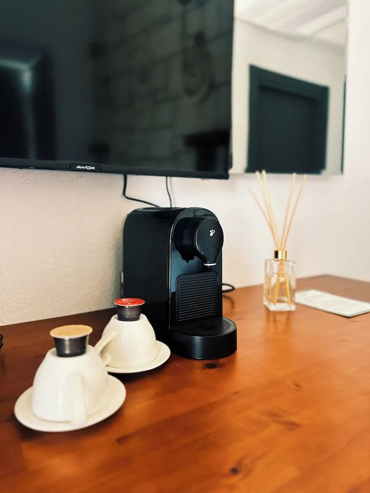 Deluxe Tek Büyük Yataklı Oda, Balkon, Bahçe Manzaralı