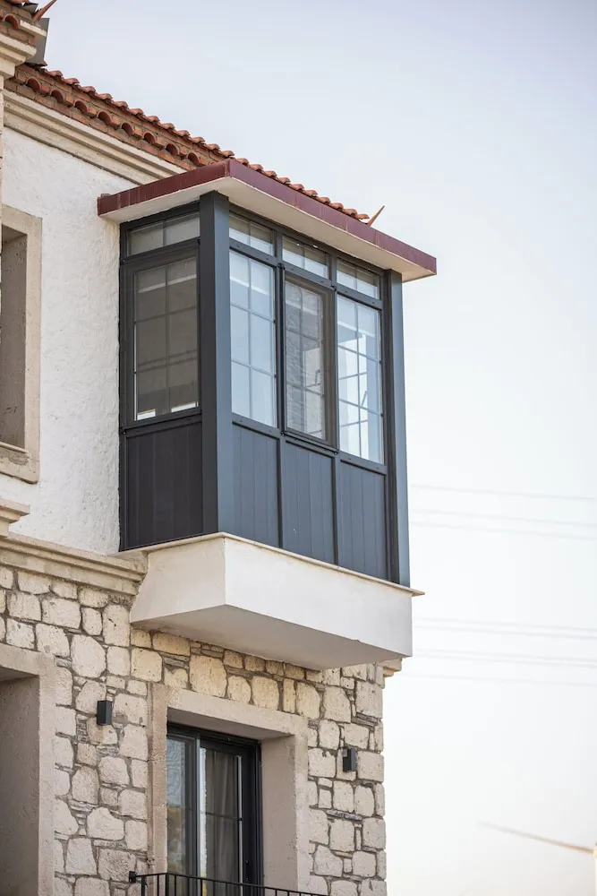 Deluxe Tek Büyük Yataklı Oda, Balkon, Bahçe Manzaralı