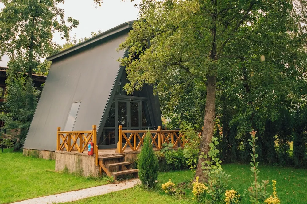 Deluxe Bungalov, 1 Büyük (Queen) Boy Yatak, Şömine, Göl Manzaralı