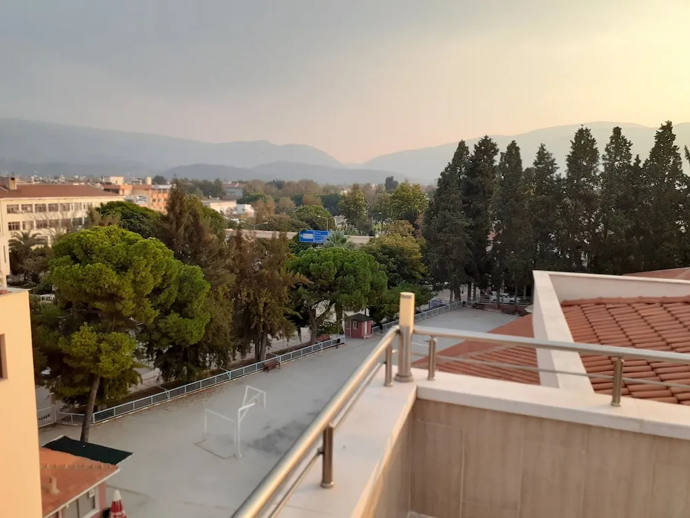 Üç Kişilik Oda