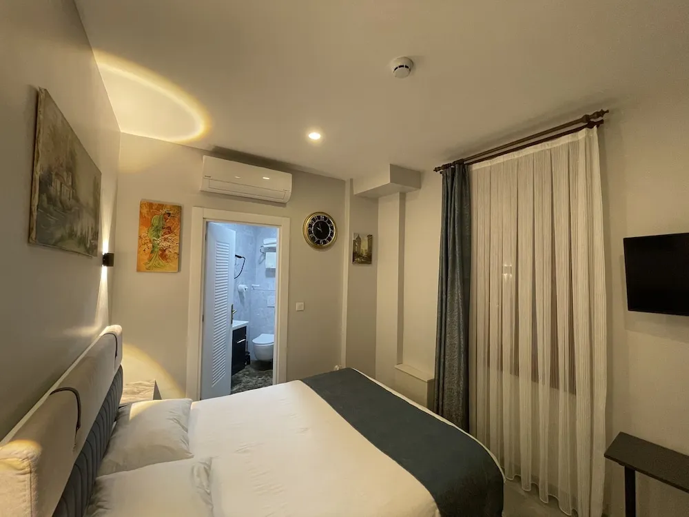 City Tek Büyük Yataklı Oda