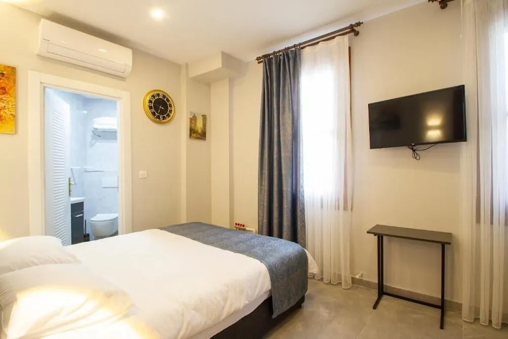 City Tek Büyük Yataklı Oda