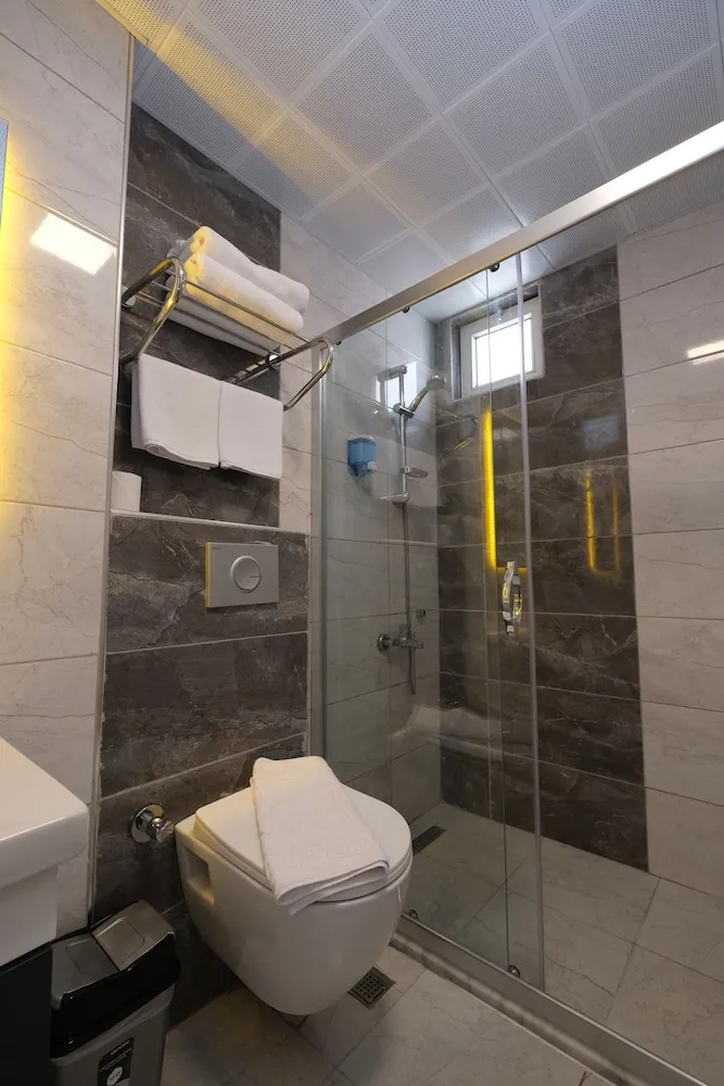 Standard Tek Büyük Yataklı Oda