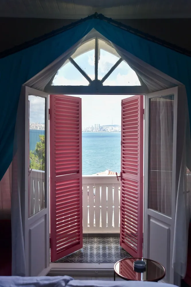Teras Room