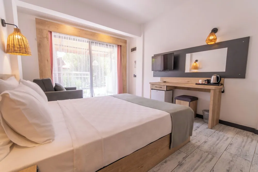 Standard Tek Büyük veya İki Ayrı Yataklı Oda, Bahçe Manzaralı