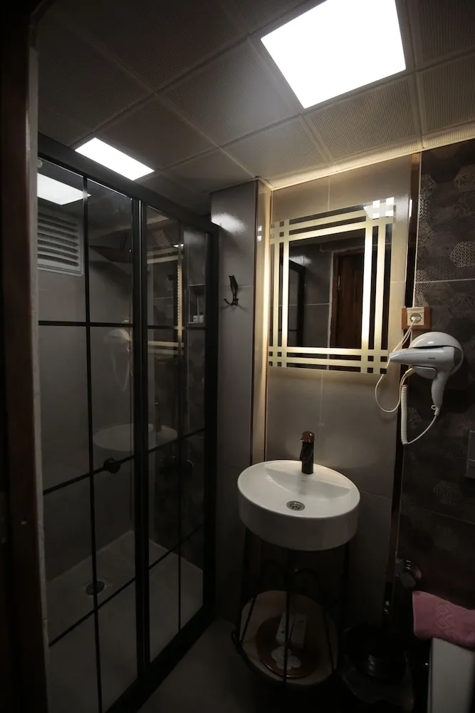 Comfort Tek Büyük veya İki Ayrı Yataklı Oda