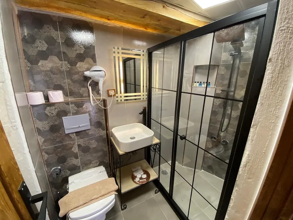 Comfort Tek Büyük Yataklı Oda