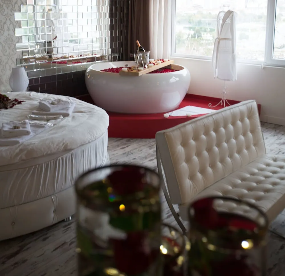 Romantic Süit, Sıcak Su Küveti, Deniz Manzaralı