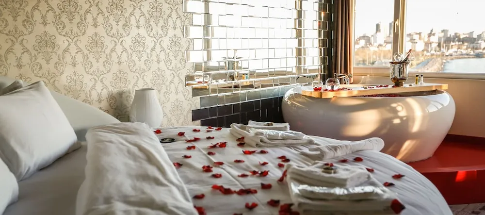 Romantic Süit, Sıcak Su Küveti, Deniz Manzaralı