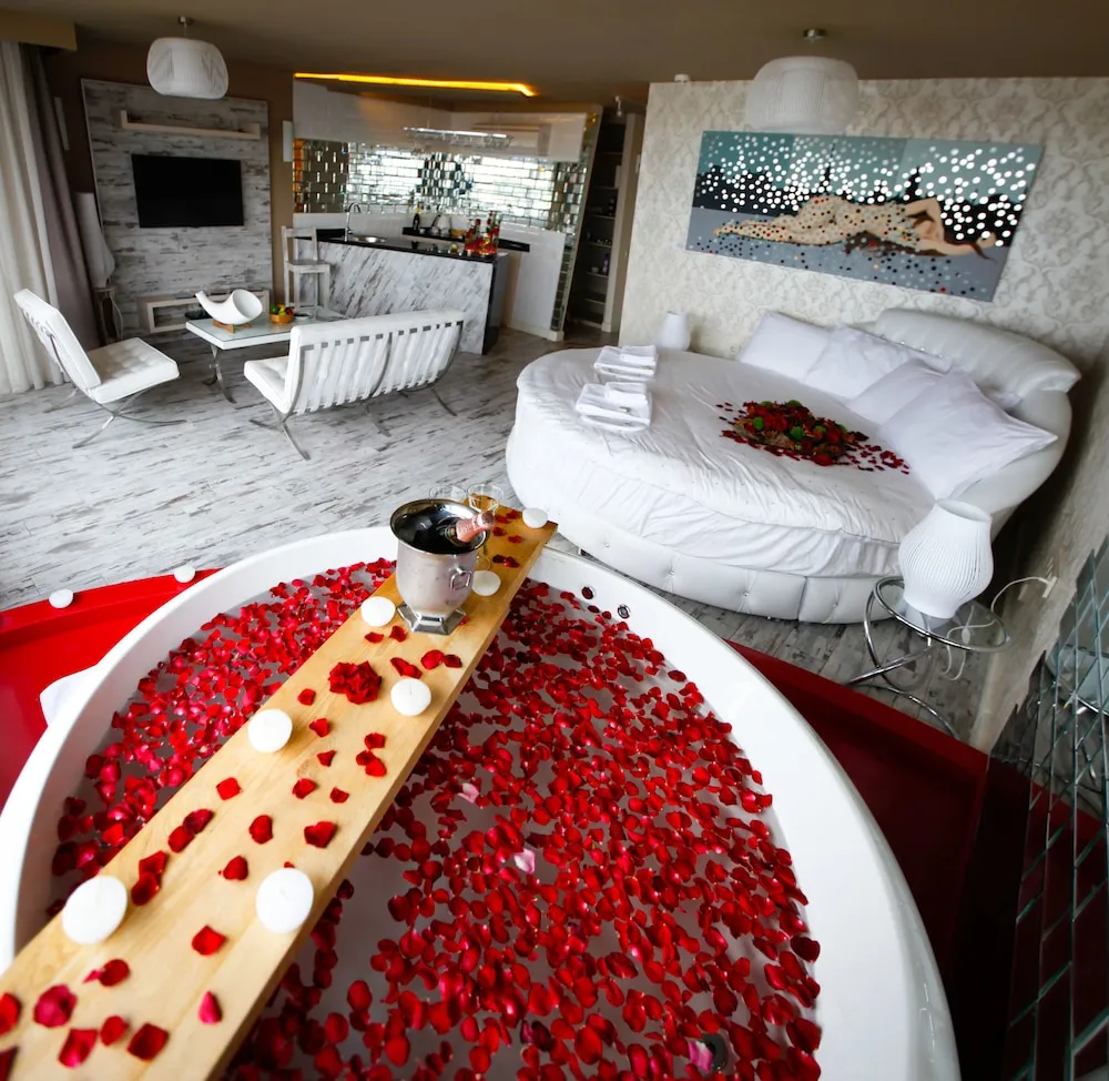 Romantic Süit, Sıcak Su Küveti, Deniz Manzaralı