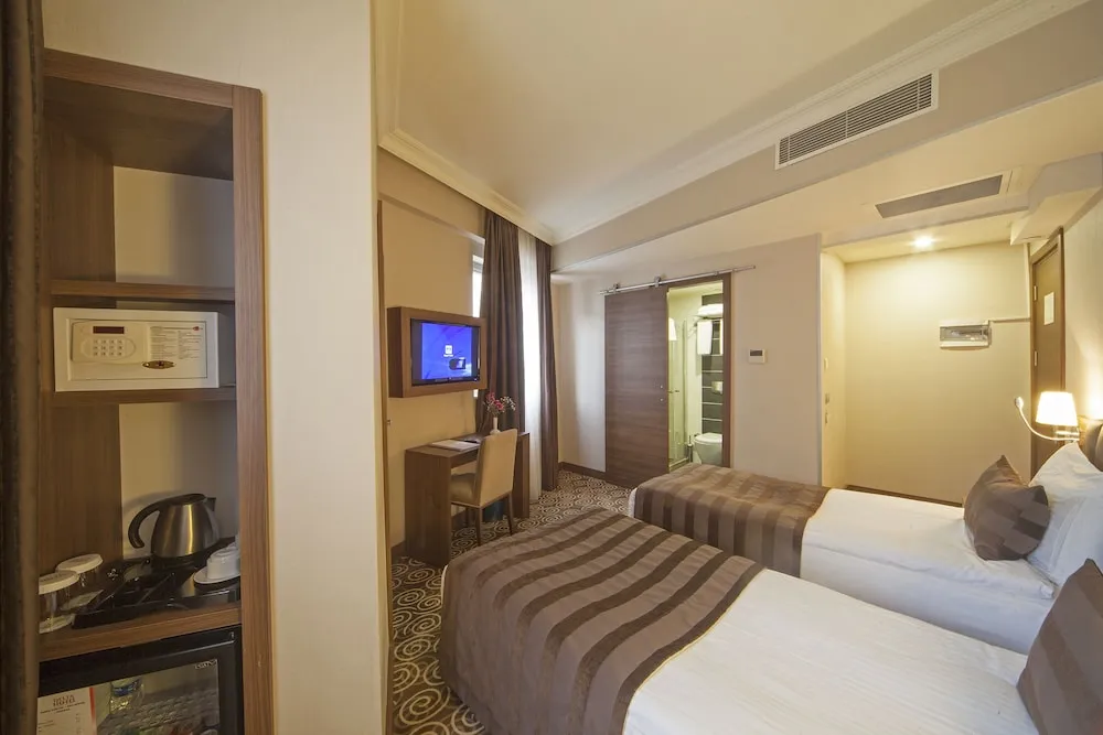 Deluxe Family Room