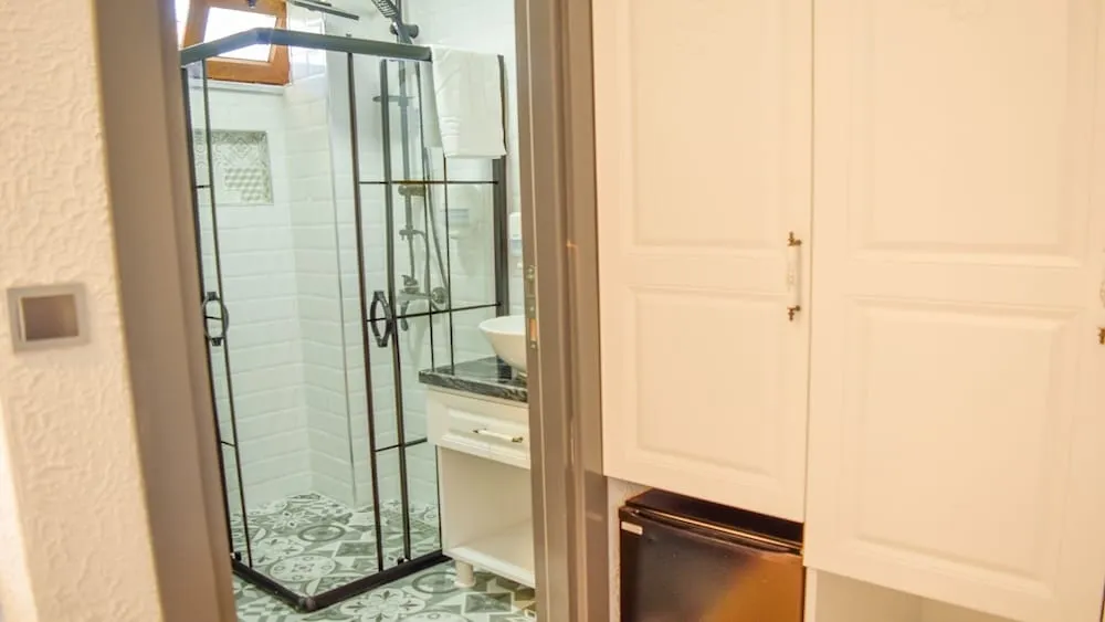 Standard Oda, 1 Büyük (Queen) Boy Yatak, Avlu Manzaralı