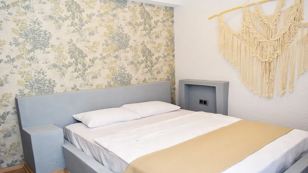 Standard Oda, 1 Büyük (Queen) Boy Yatak, Avlu Manzaralı