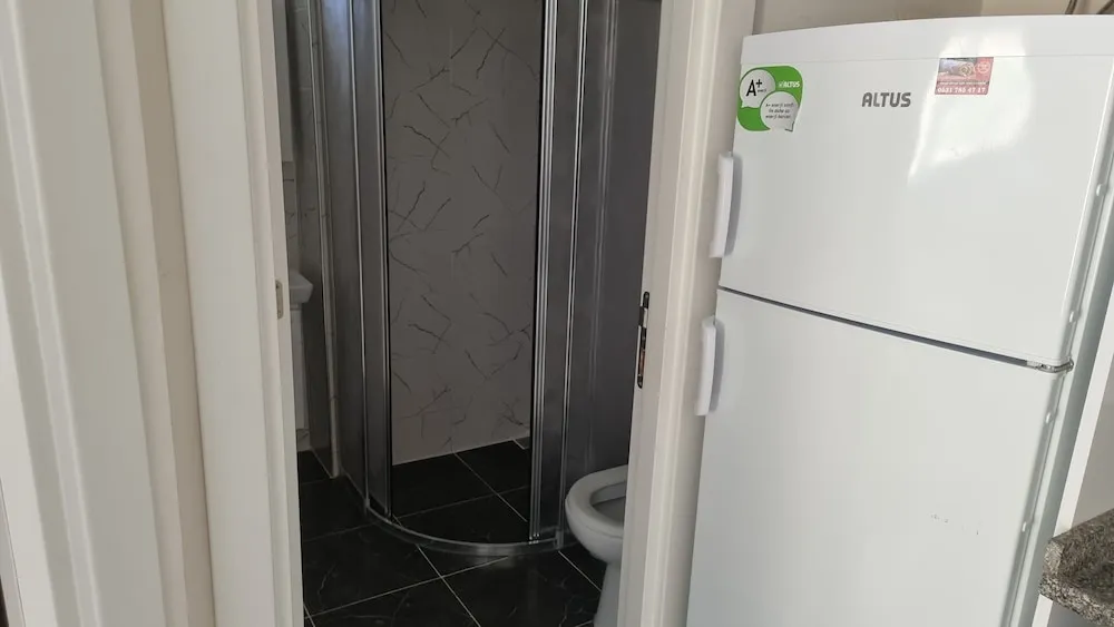 Economy Apart Daire, Köşe
