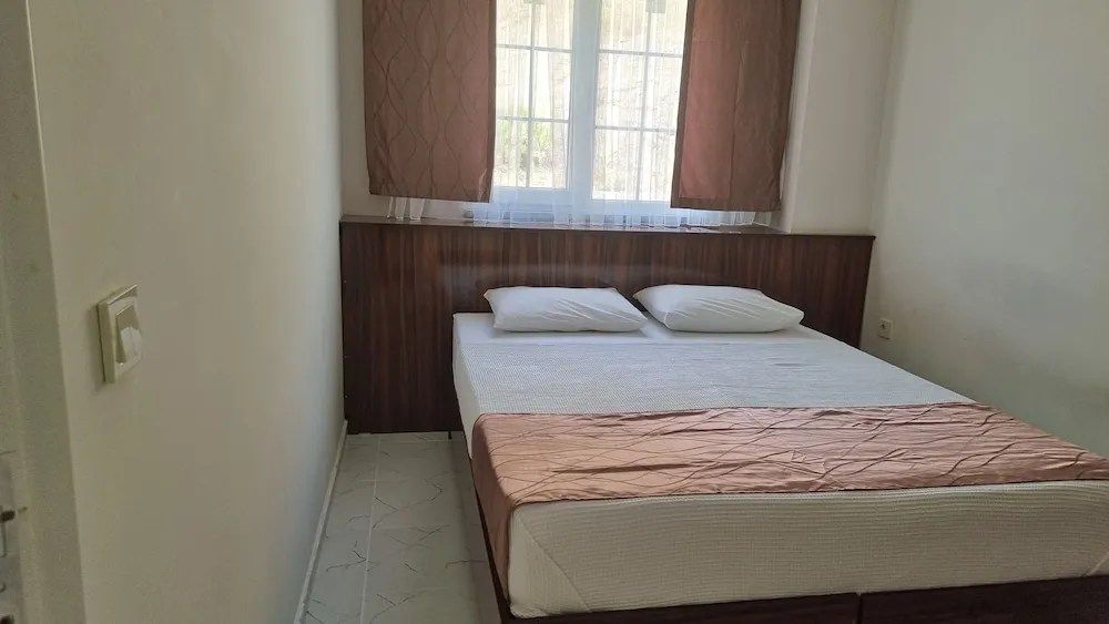 Economy Apart Daire, Köşe