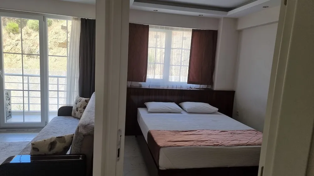 Economy Apart Daire, Köşe