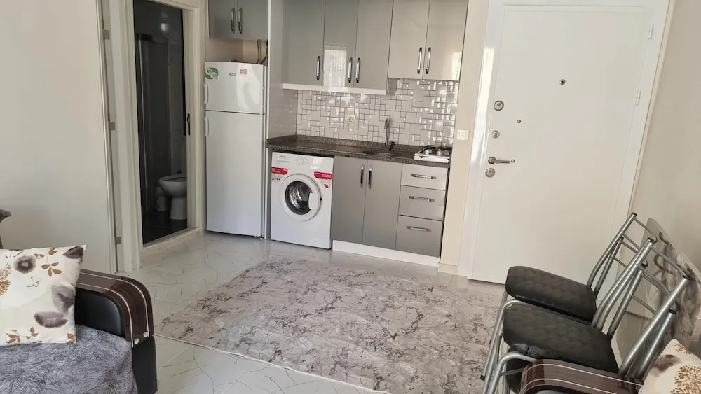 Economy Apart Daire, Köşe