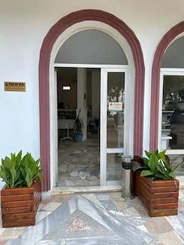 Ünlü Konaklama & Cafe