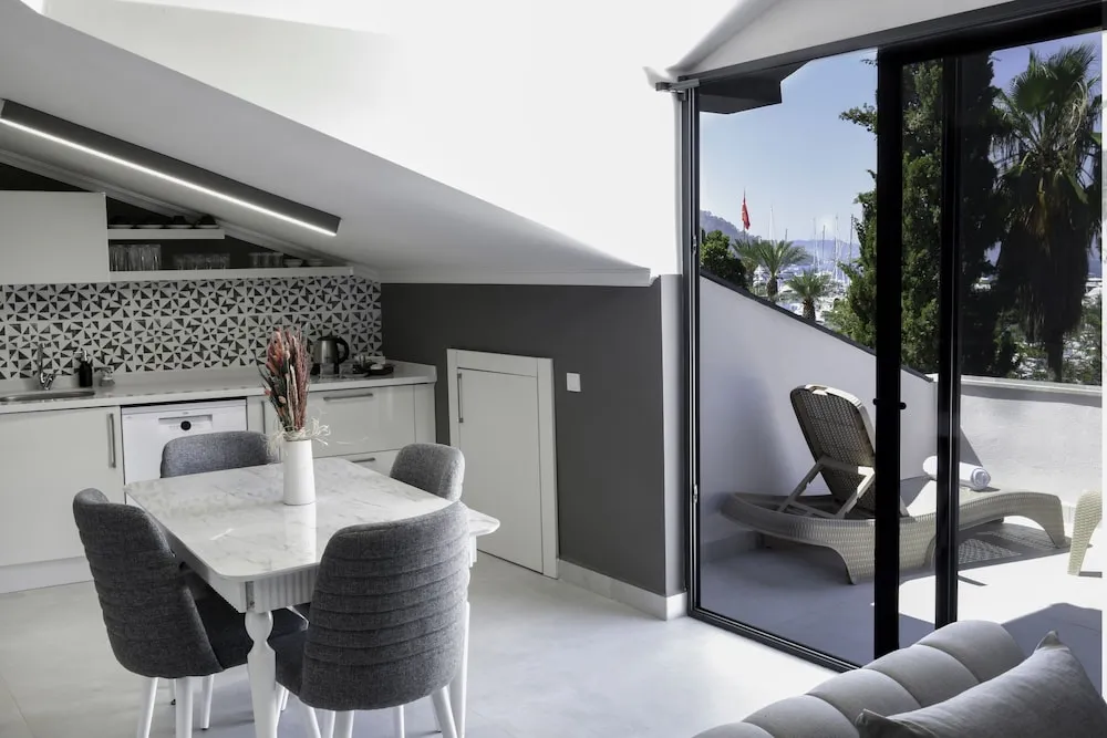 Deluxe Studio, 2 Bedrooms, Balcony, Sea View - KLEOPATRA