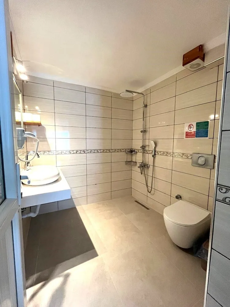 Deluxe Üç Kişilik Oda