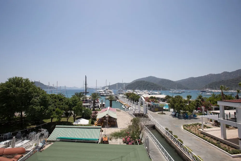 Deluxe Üç Kişilik Oda, Deniz Manzaralı