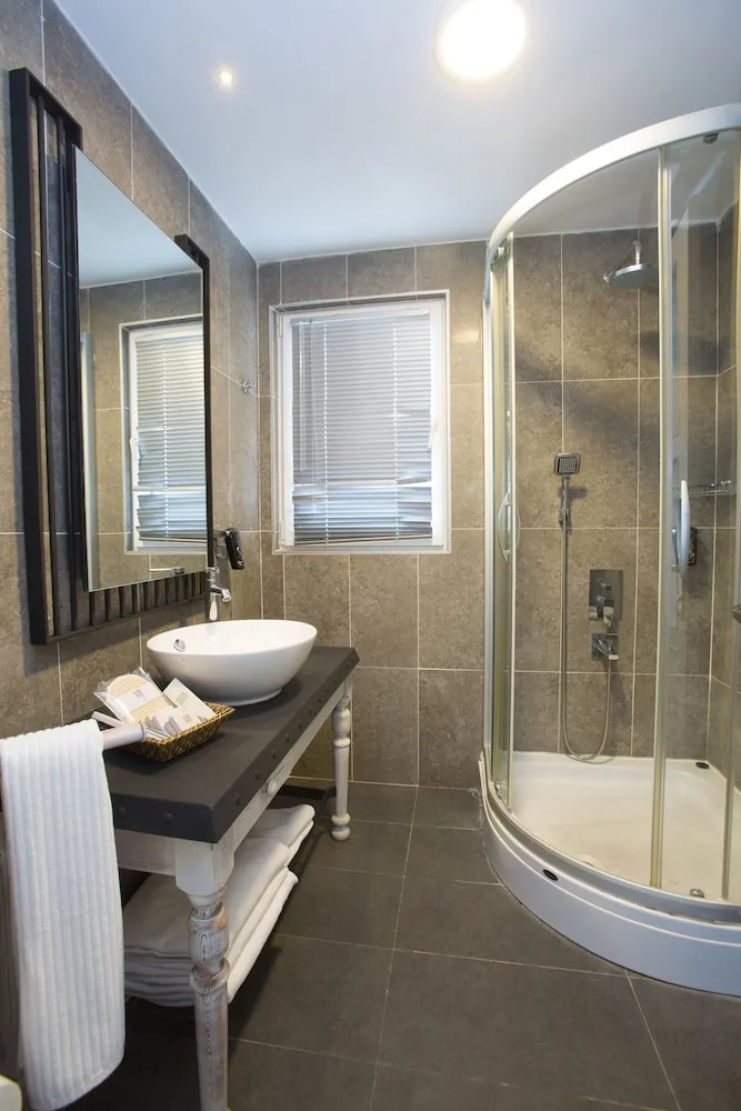 Deluxe Üç Kişilik Oda, Deniz Manzaralı