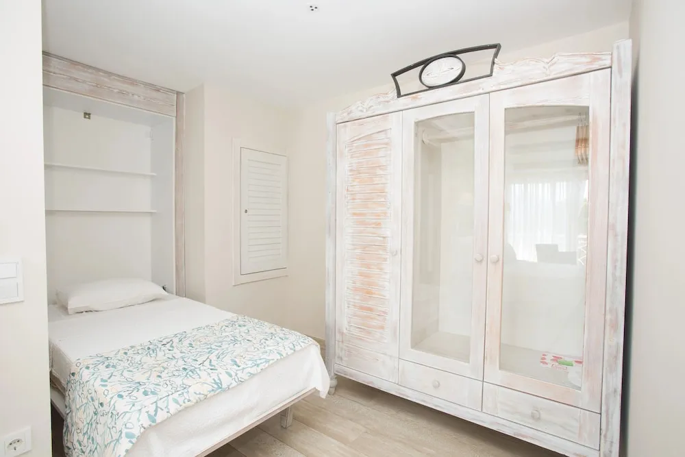 Deluxe Üç Kişilik Oda, Deniz Manzaralı