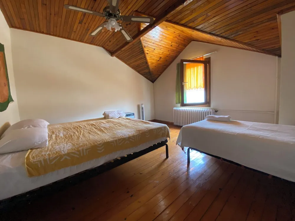 Economy Üç Kişilik Oda, Dağ Manzaralı