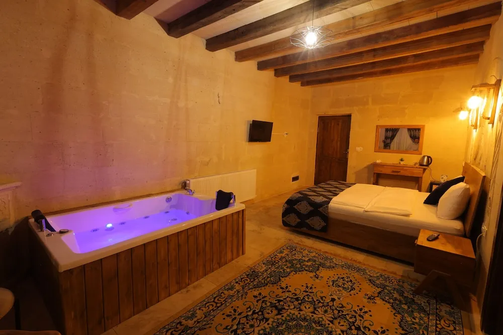 Premium Tek Büyük Yataklı Oda