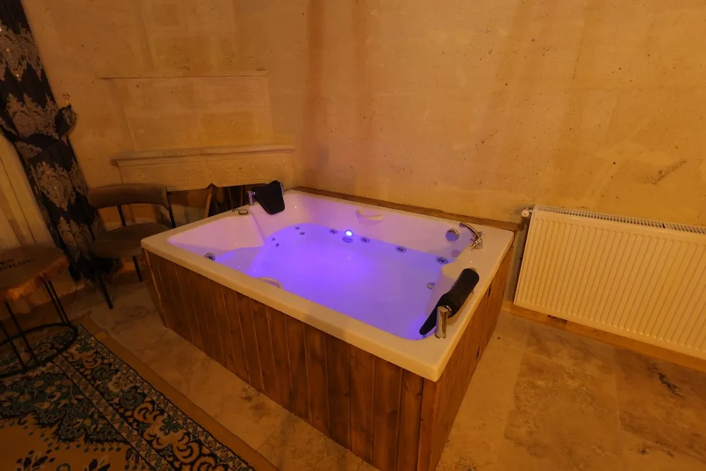 Premium Tek Büyük Yataklı Oda