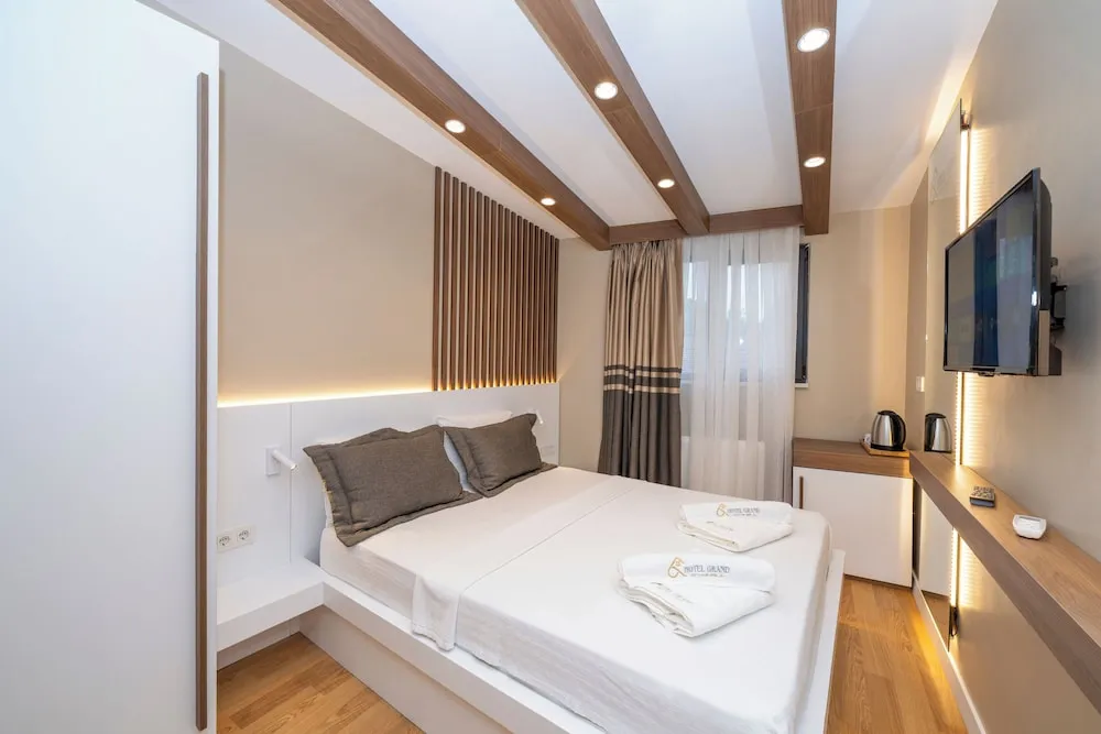 Deluxe Tek Büyük Yataklı Oda