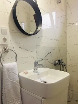 Lacivert Otel Akyaka