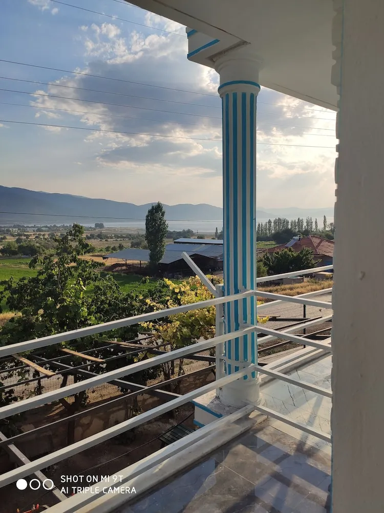 Classic Tek Büyük Yataklı Oda, 1 Büyük (Queen) Boy Yatak, Balkon/Veranda, Göl Manzaralı