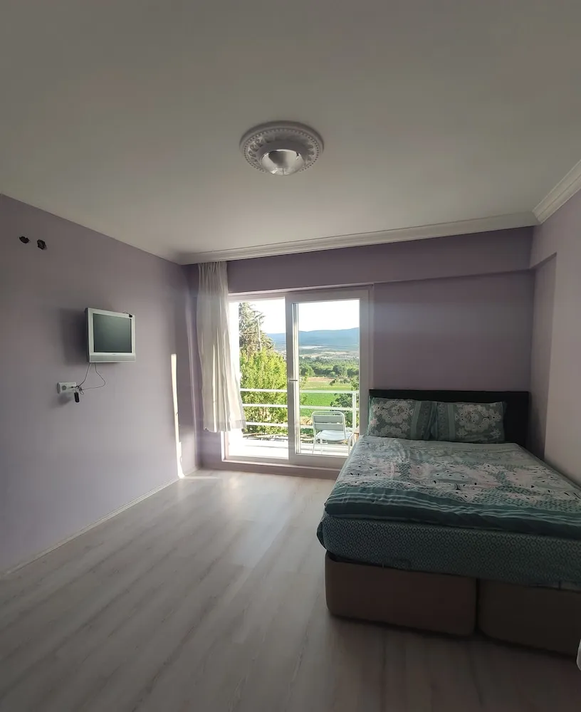 Classic Tek Büyük Yataklı Oda, 1 Büyük (Queen) Boy Yatak, Balkon/Veranda, Göl Manzaralı