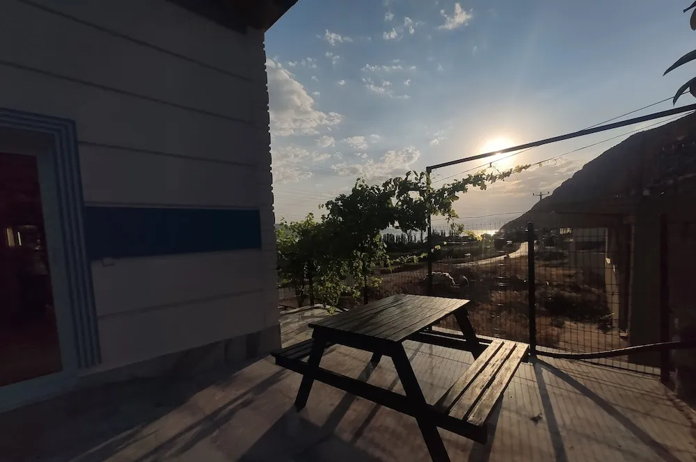 Family Üç Kişilik Oda, Göl Manzaralı