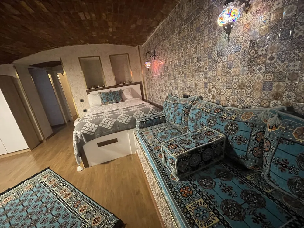 Traditional Süit, Bahçeli