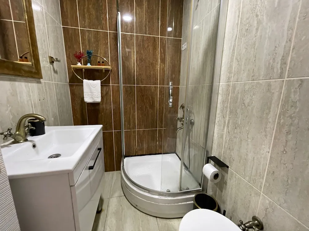 Tarihi Binada Deniz Manzarali Suit