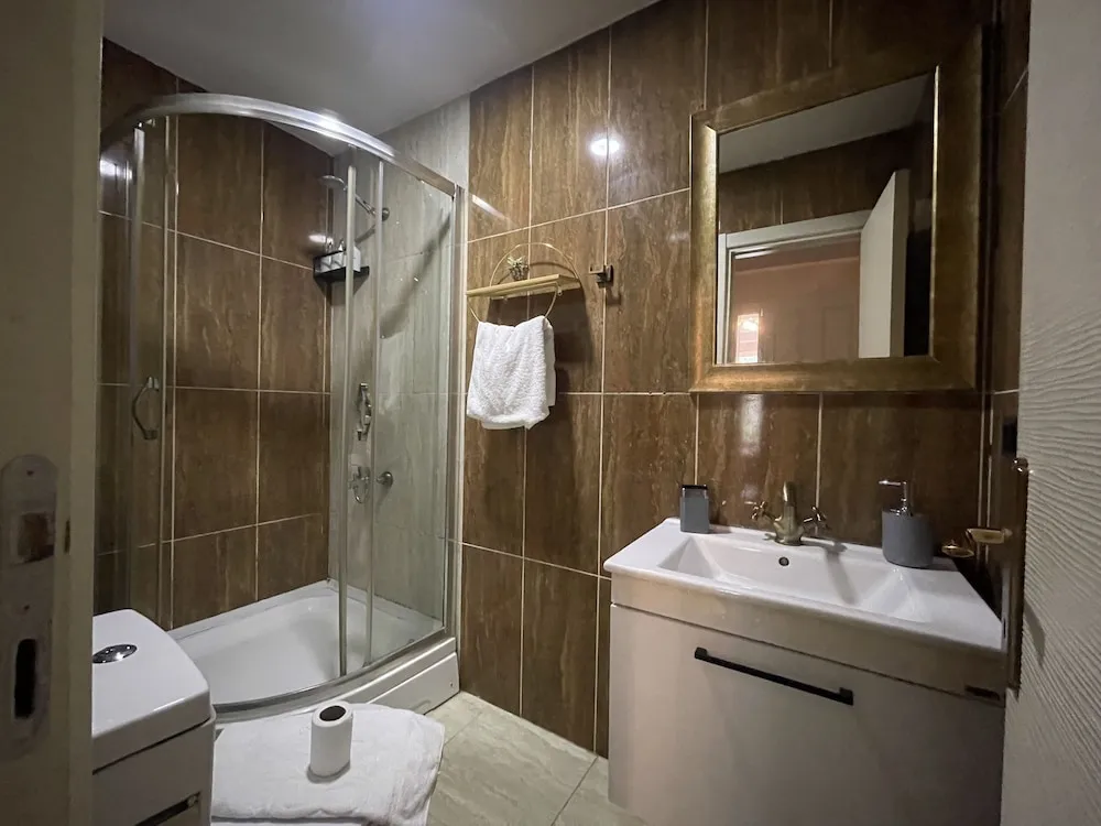 Design Üç Kişilik Oda, Bahçe Manzaralı